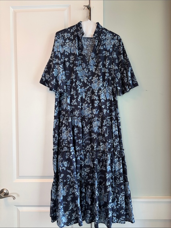 Tuckernuck Dresses & Skirts - Tuckernuck Navy and Light Blue Floral Tiered Midi Dress